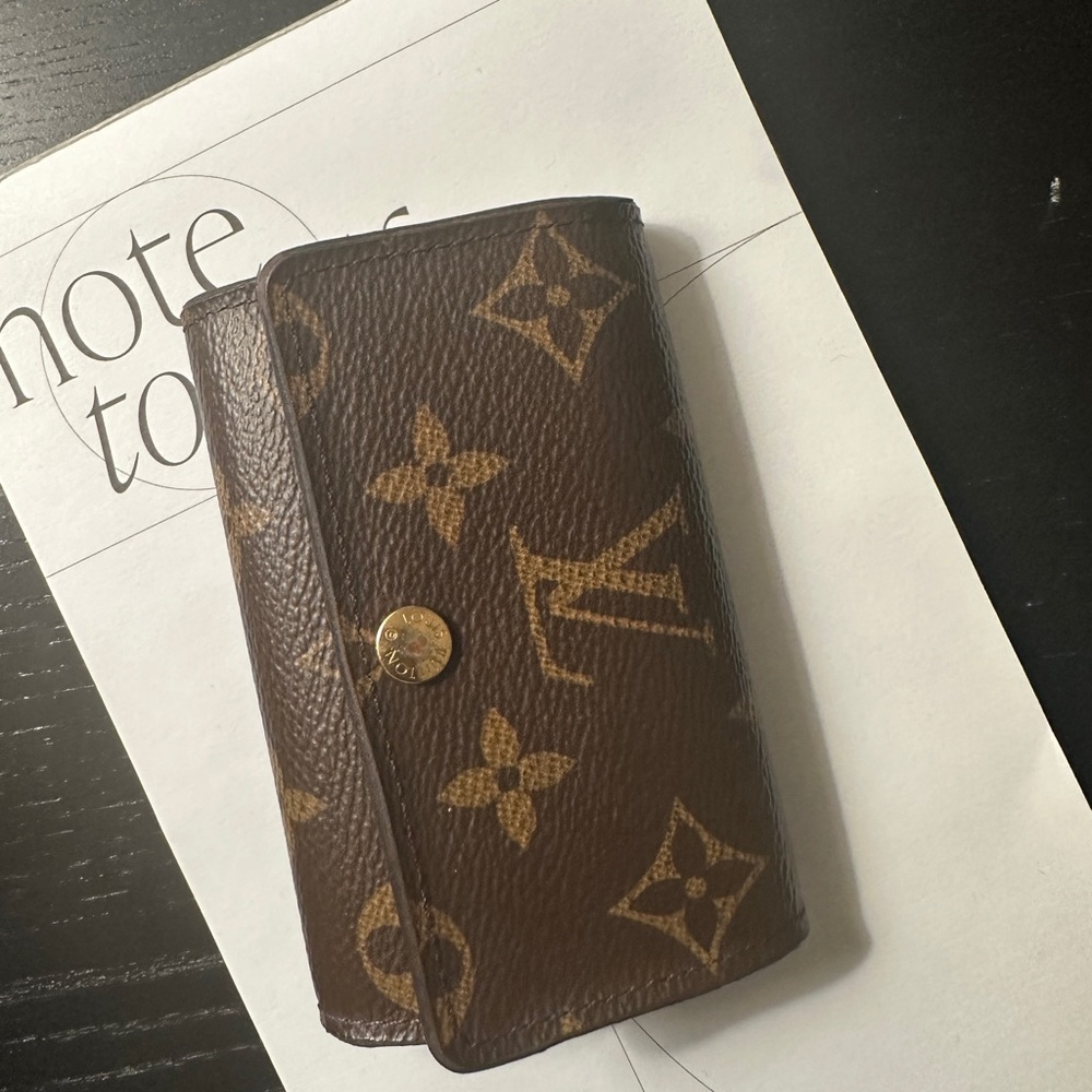 Louis Vuitton 5 key holder